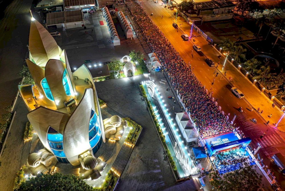 Agarwood Tower lights up the Nha Trang skyline with its glowing petals 